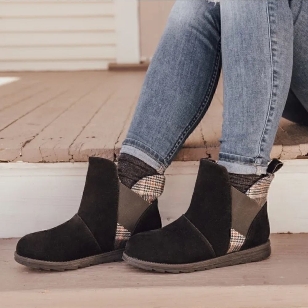 Muk Luks Mila Ankle Boots black size 8 NWT